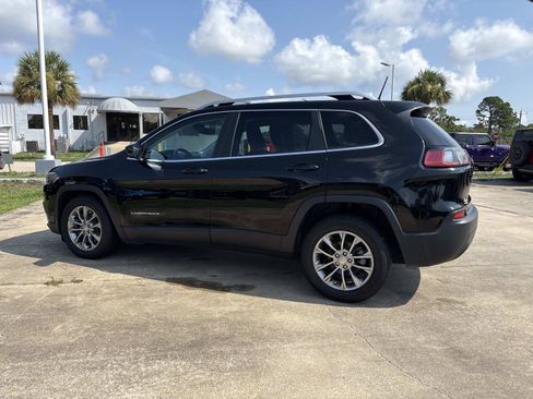 Used 2019 Jeep Cherokee Latitude Plus w/ Comfort/Convenience Group FWD image 5