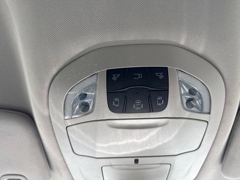 Used 2024 Chrysler Pacifica Touring-L FWD image 32