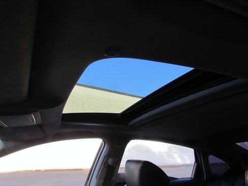 Used 2018 Honda Accord Touring image 33