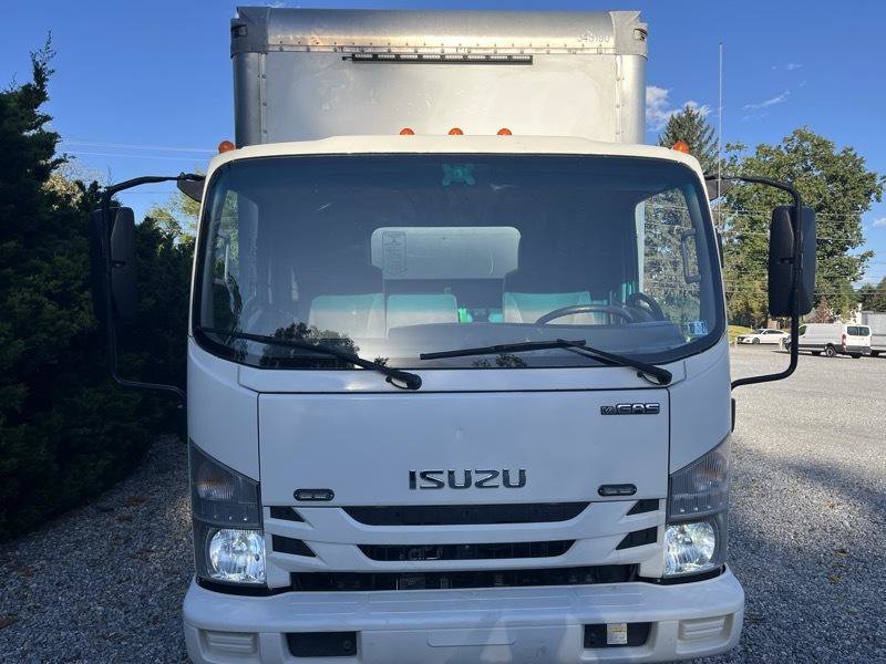 Used 2019 Isuzu NPR RWD image 4