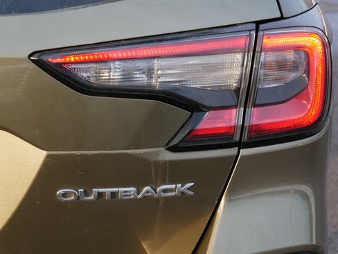 Used 2022 Subaru Outback Limited image 17