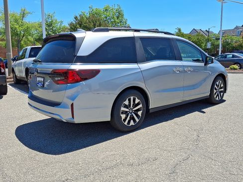 New 2026 Honda Odyssey EX-L image 3