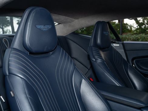 Used 2020 Aston Martin DB11 Coupe image 17