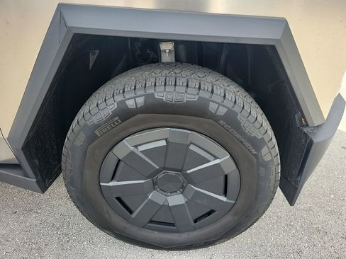 Used 2025 Tesla Cybertruck AWD Crew Cab image 8