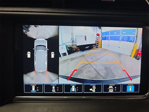 Used 2021 GMC Yukon Denali w/ Denali Premium Package image 25