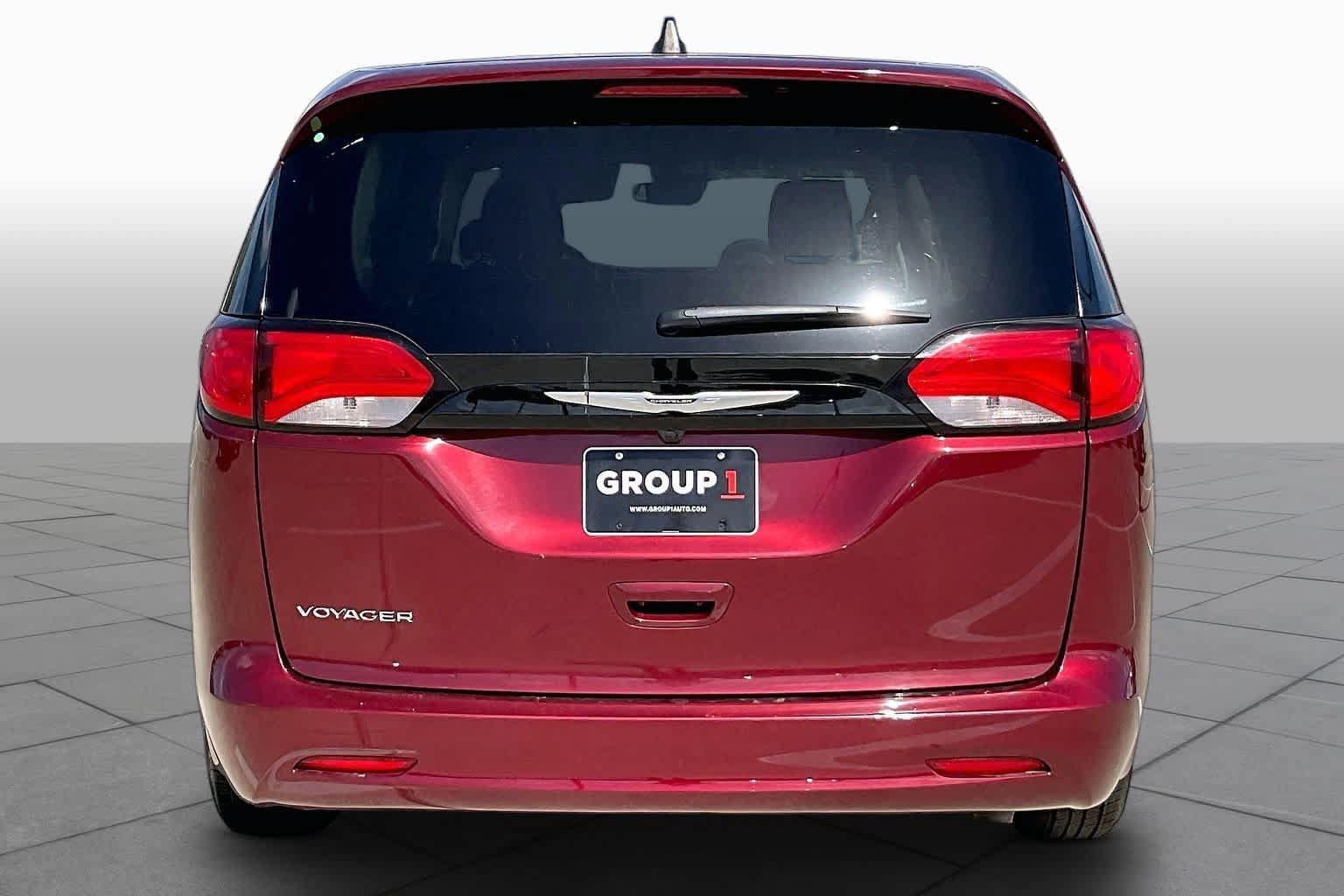 Used 2023 Chrysler Voyager LX FWD image 5