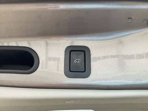 Used 2015 Toyota Highlander XLE image 38