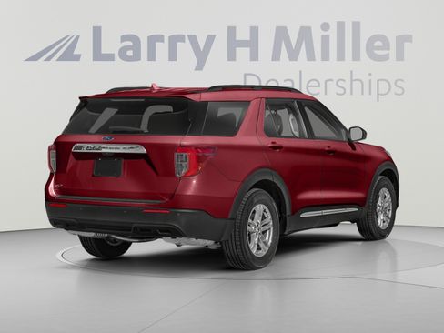 Used 2023 Ford Explorer XLT w/ Equipment Group 202A AWD/4WD image 2