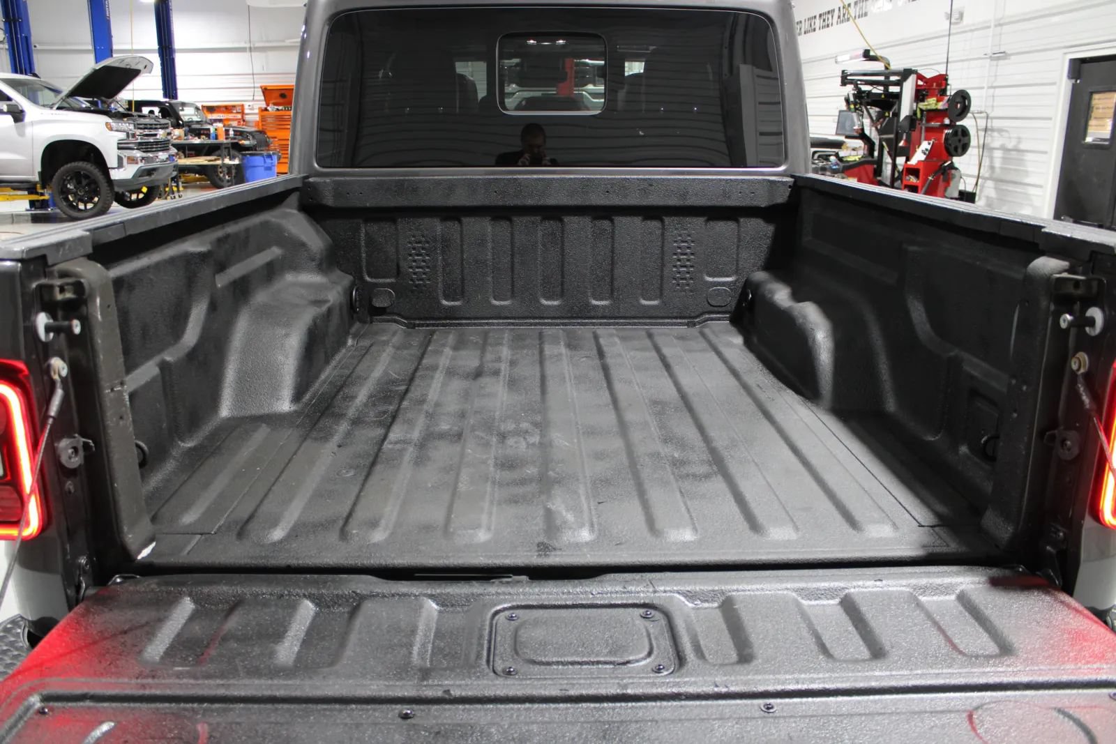 Used 2021 Jeep Gladiator Overland w/ Popular Equipment Package AWD/4WD image 41