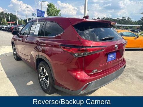 Used 2022 Toyota Highlander XLE FWD image 5