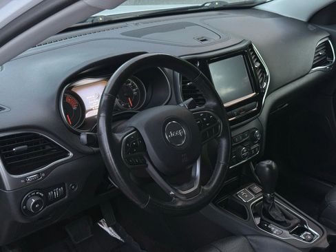 Used 2019 Jeep Cherokee Limited image 17