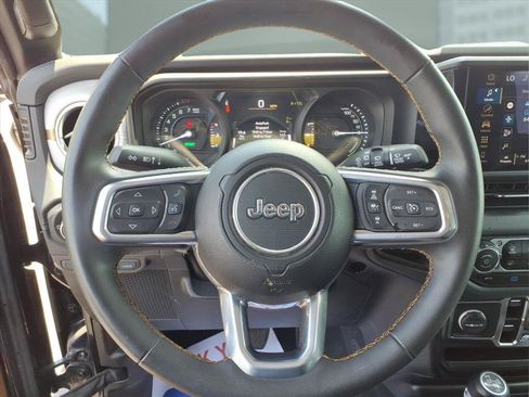 Used 2024 Jeep Wrangler Unlimited Sahara AWD/4WD image 11