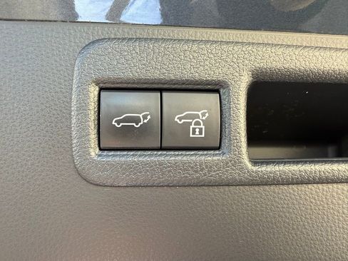 Used 2024 Toyota Venza LE image 25