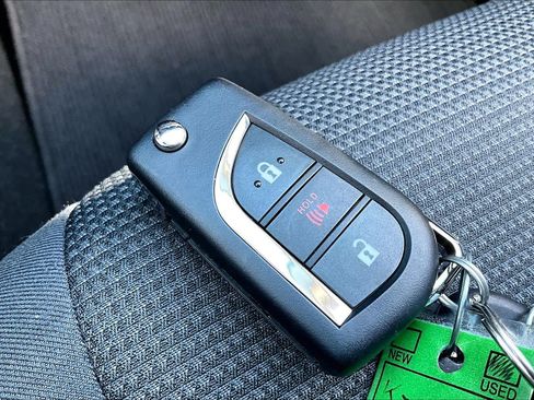 Used 2019 Toyota RAV4 LE w/ Carpet Mat Package FWD image 15