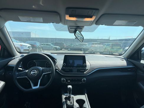 Used 2025 Nissan Altima 2.5 SV FWD image 34