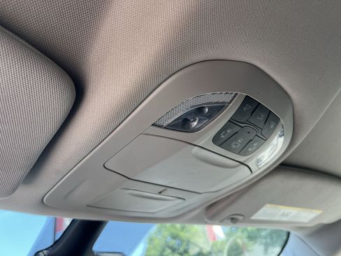 Used 2023 Chrysler Pacifica Touring-L FWD image 36