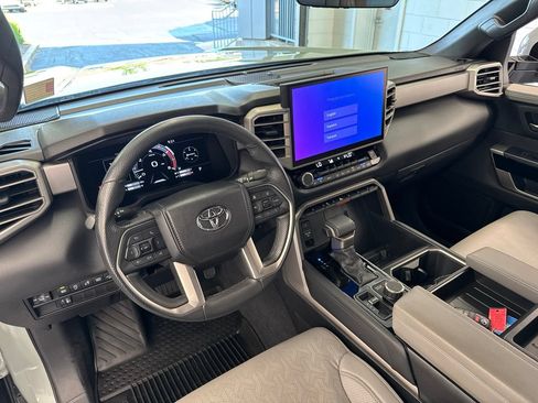 Used 2025 Toyota Tundra Limited AWD/4WD image 16