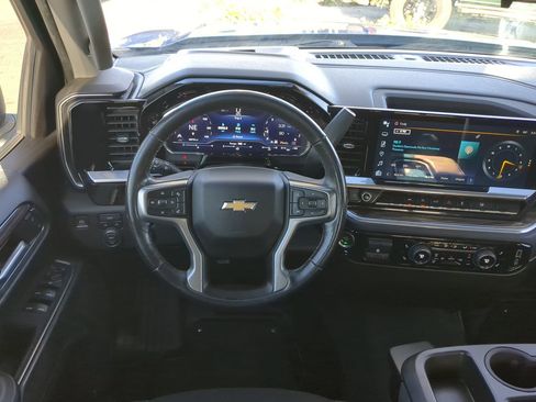 Used 2022 Chevrolet Silverado 1500 LT w/ Convenience Package II image 16