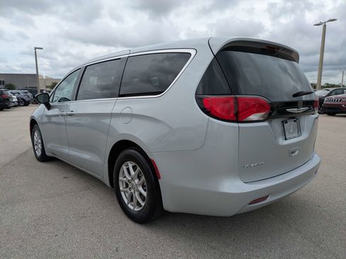 Used 2024 Chrysler Voyager LX FWD image 7