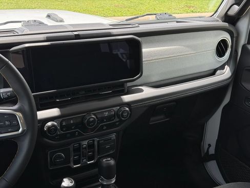Used 2024 Jeep Wrangler Unlimited Sahara AWD/4WD image 26