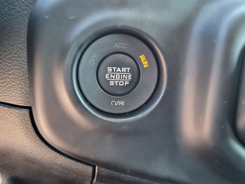 Used 2021 Jeep Wrangler Unlimited Rubicon w/ Dual Top Group AWD/4WD image 23