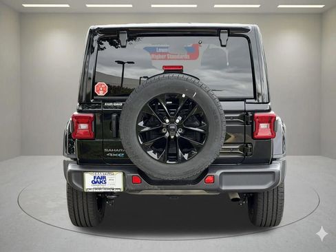 Certified 2025 Jeep Wrangler Unlimited Sahara AWD/4WD image 9