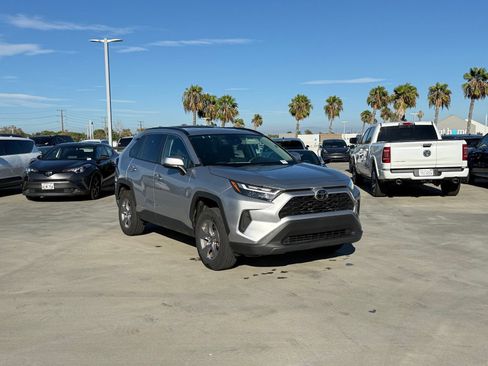 Used 2025 Toyota RAV4 XLE AWD/4WD image 4
