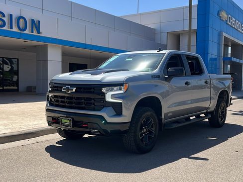 Used 2024 Chevrolet Silverado 1500 LT Trail Boss w/ LPO, Dark Essentials Package image 3