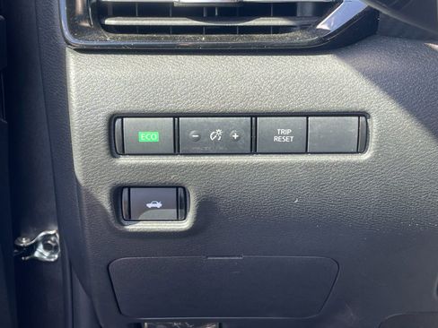 Used 2025 Nissan Sentra SR w/ SR Premium Package image 30