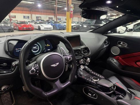 Used 2019 Aston Martin V8 Vantage Coupe image 9