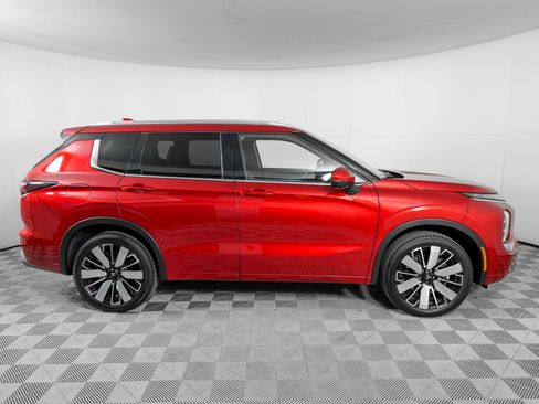 Used 2025 Mitsubishi Outlander SEL image 3