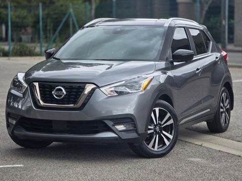 Used 2020 Nissan Kicks SR w/ SR Premium Package FWD image 21