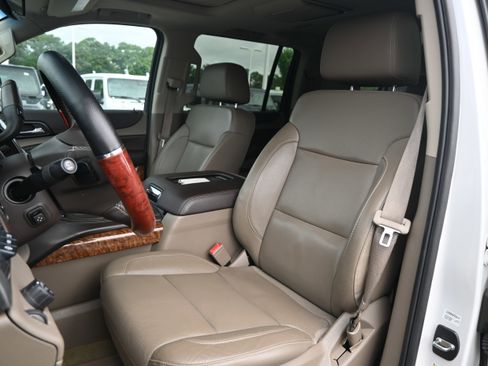 Used 2016 Chevrolet Suburban LTZ RWD image 12