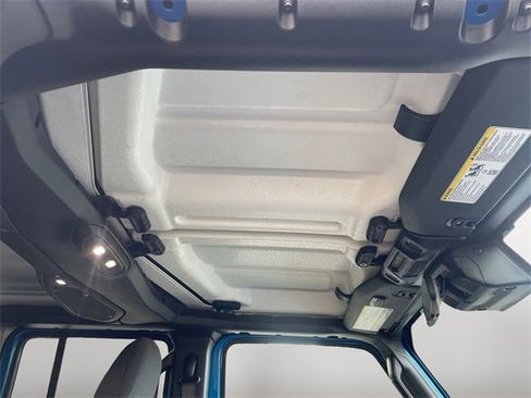 Used 2024 Jeep Gladiator Rubicon w/ Safety Group image 15