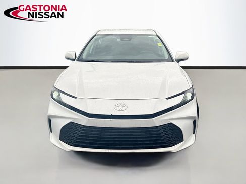 Used 2025 Toyota Camry LE image 31