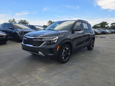 New 2026 Kia Seltos S FWD image 3