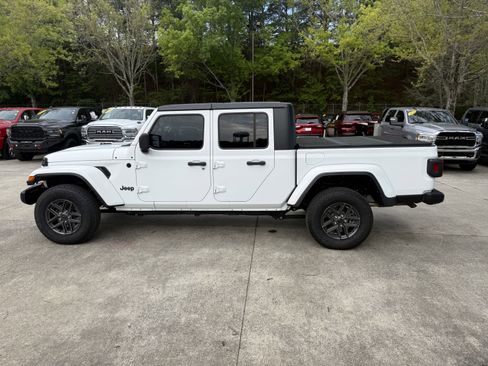 Used 2021 Jeep Gladiator Sport AWD/4WD image 8