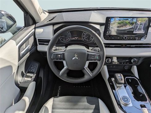 New 2025 Mitsubishi Outlander SE image 17