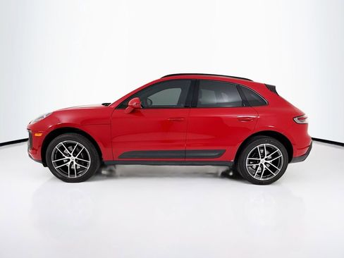Certified 2025 Porsche Macan image 2