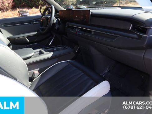 Used 2024 Kia EV9 GT-Line image 32