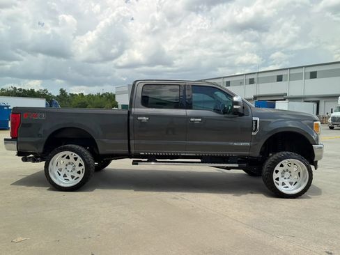 Used 2017 Ford F250 Lariat w/ Lariat Ultimate Package AWD/4WD image 7