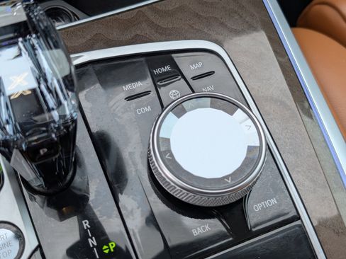 Used 2022 BMW X5 xDrive40i w/ M Sport Package image 32