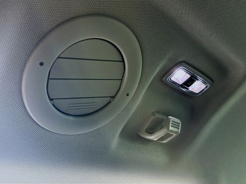 Used 2022 Ford Explorer XLT w/ Equipment Group 202A image 27