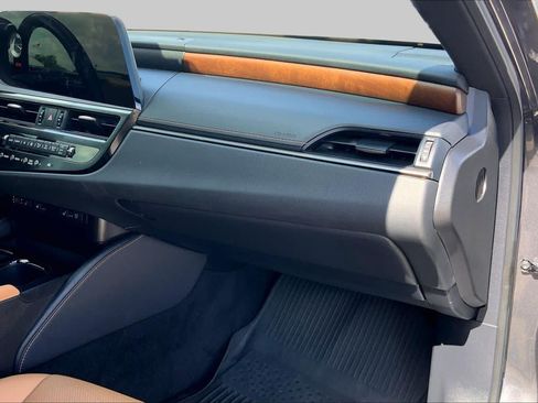 Used 2025 Lexus ES 350 w/ Premium Package FWD image 18