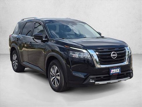 Used 2022 Nissan Pathfinder SL AWD/4WD image 3