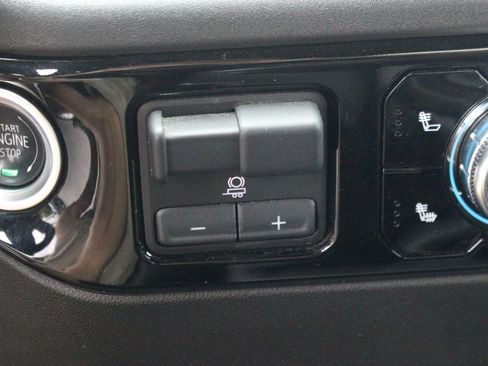 Used 2025 GMC Sierra 1500 SLT AWD/4WD image 27