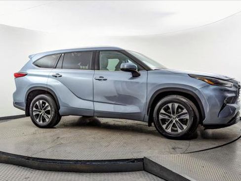 Used 2021 Toyota Highlander XLE image 11
