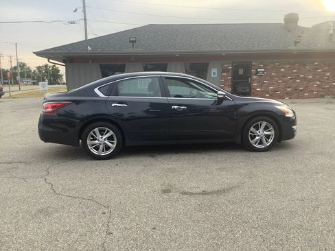 Used 2015 Nissan Altima 2.5 SV w/ Convenience Package FWD image 10