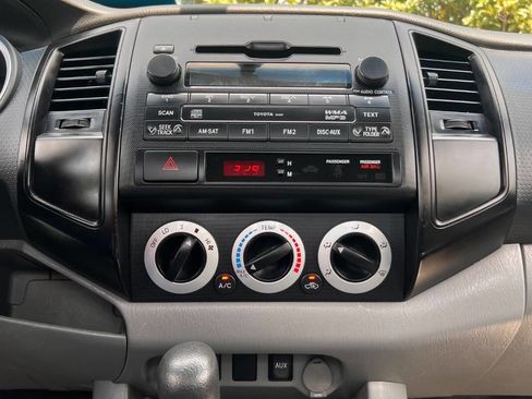 Used 2011 Toyota Tacoma 2WD Regular Cab image 18
