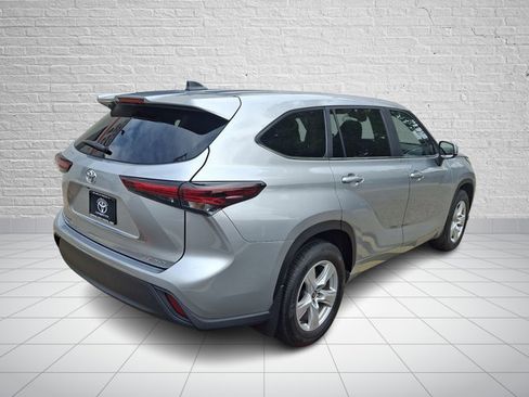 Certified 2025 Toyota Highlander LE AWD/4WD image 6
